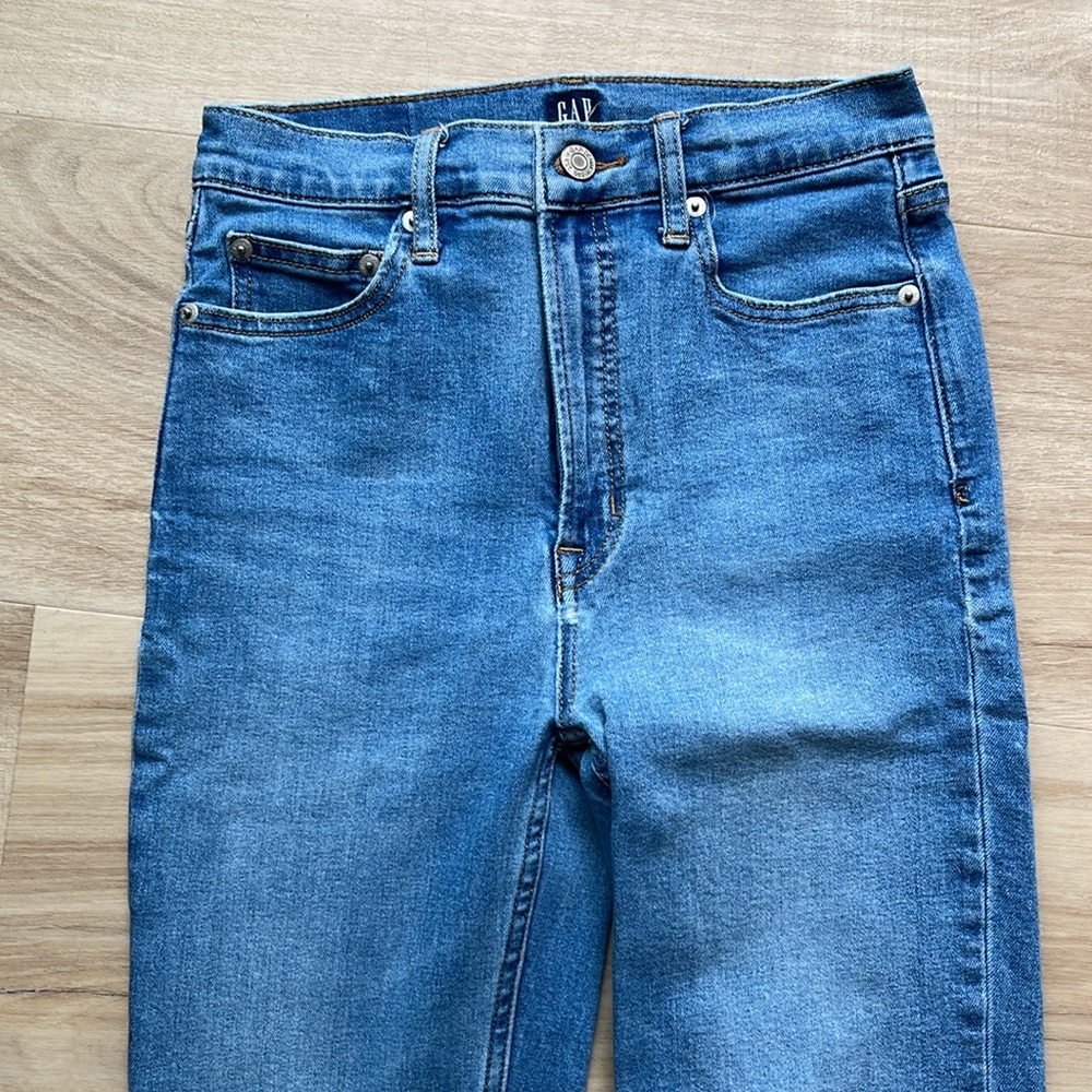 Gap Jeans - Picture 2 of 9